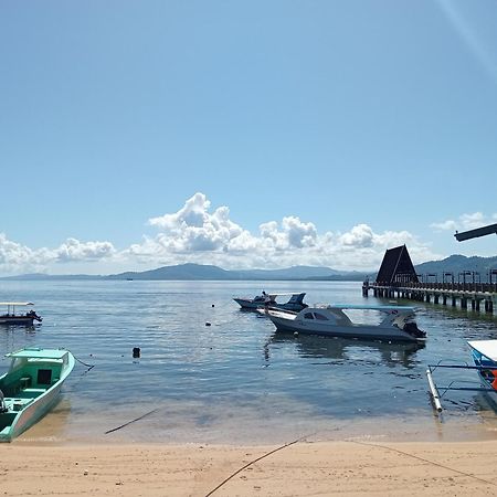 Mamalis Homestay 마나도 외부 사진