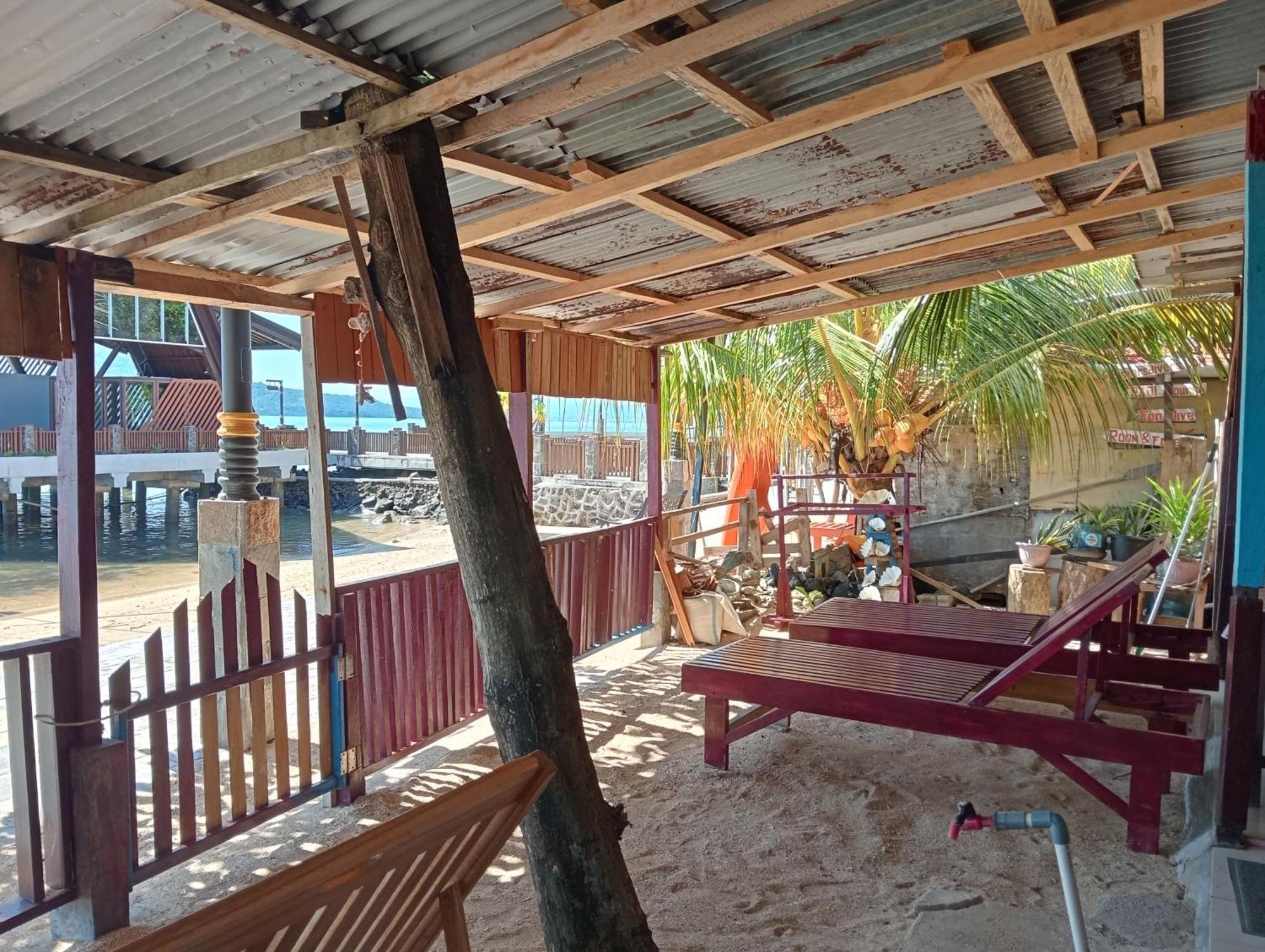 Mamalis Homestay 마나도 외부 사진